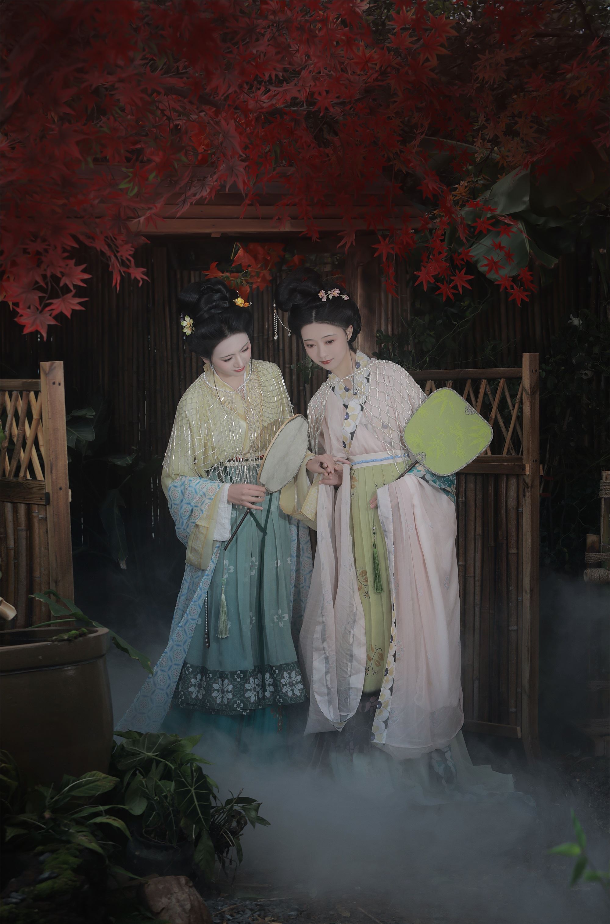 YITUYU艺图语 2025.02.06 眉目自成诗三百，鬓如春风裁 一固美撇捺